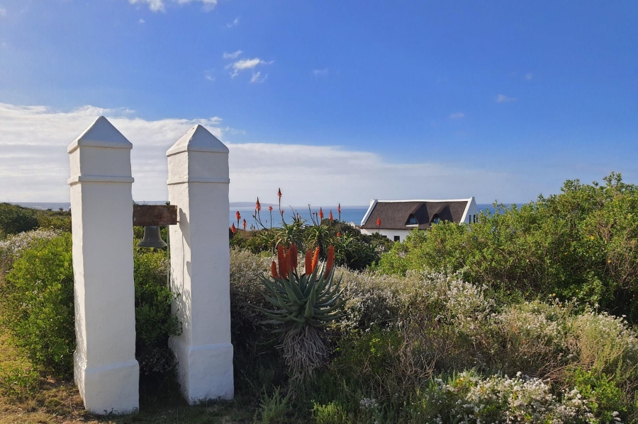 5 Bedroom Property for Sale in Boggomsbaai Western Cape